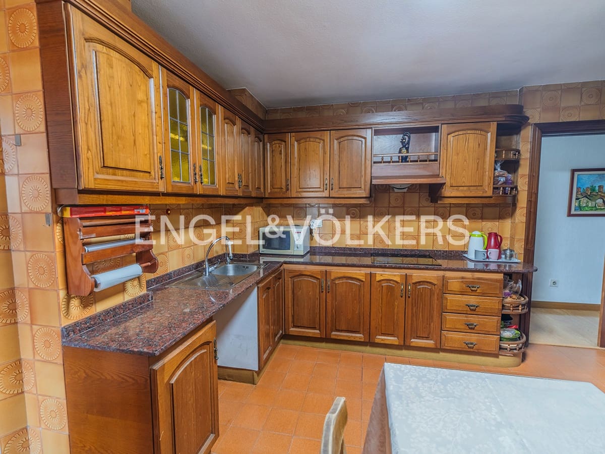 4 bedroom Apartment for sale in Alicante / Alacant city with garage - € 380,000 (Ref: 9765332)