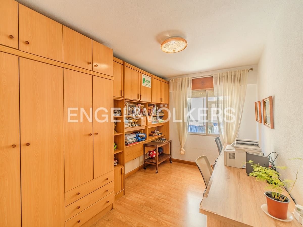 4 bedroom Apartment for sale in Alicante / Alacant city with garage - € 380,000 (Ref: 9765332)