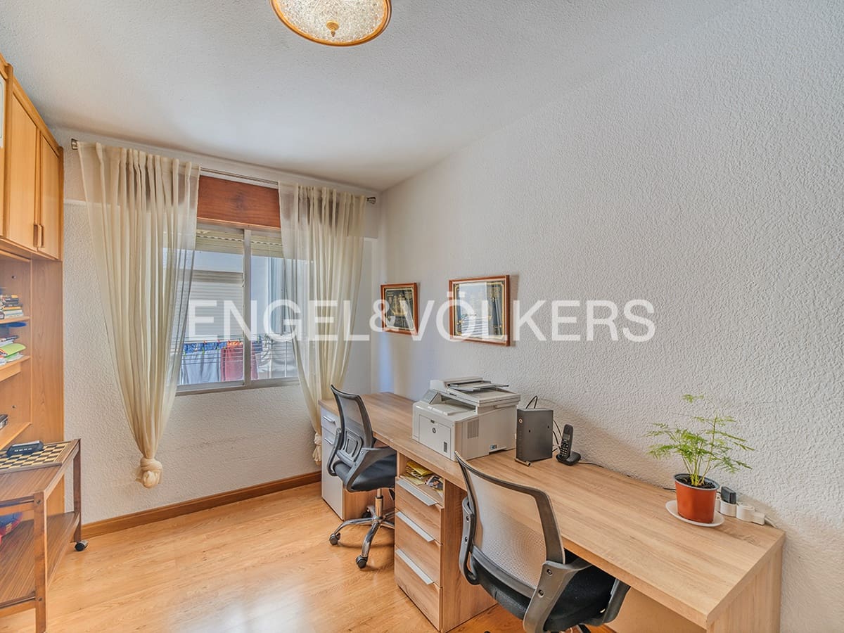 4 bedroom Apartment for sale in Alicante / Alacant city with garage - € 380,000 (Ref: 9765332)