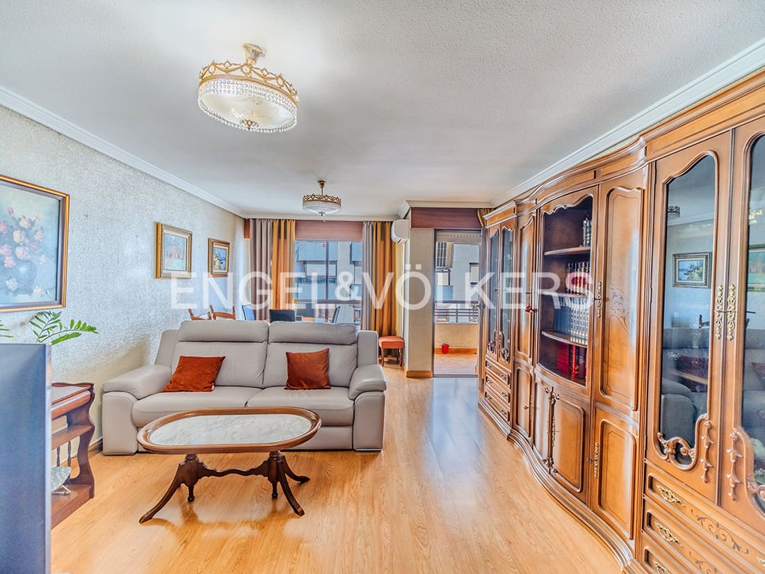 4 bedroom Apartment for sale in Alicante / Alacant city with garage - € 380,000 (Ref: 9765332)