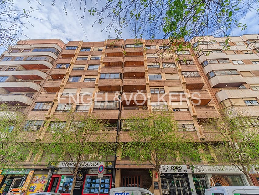 4 bedroom Apartment for sale in Alicante / Alacant city with garage - € 380,000 (Ref: 9765332)