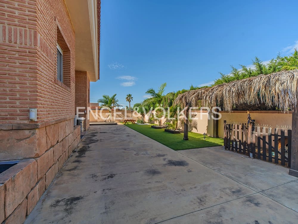 4 bedroom Villa for sale in San Vicente / Sant Vicent del Raspeig with pool garage - € 1,065,000 (Ref: 9777214)