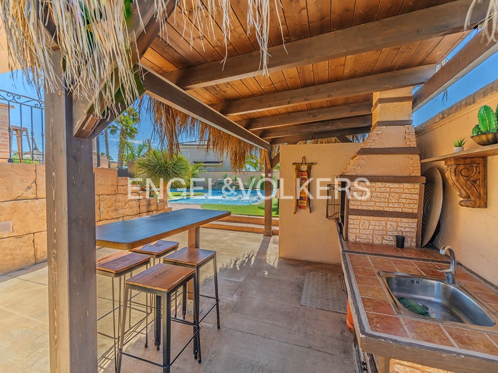 4 bedroom Villa for sale in San Vicente / Sant Vicent del Raspeig with pool garage - € 1,065,000 (Ref: 9777214)