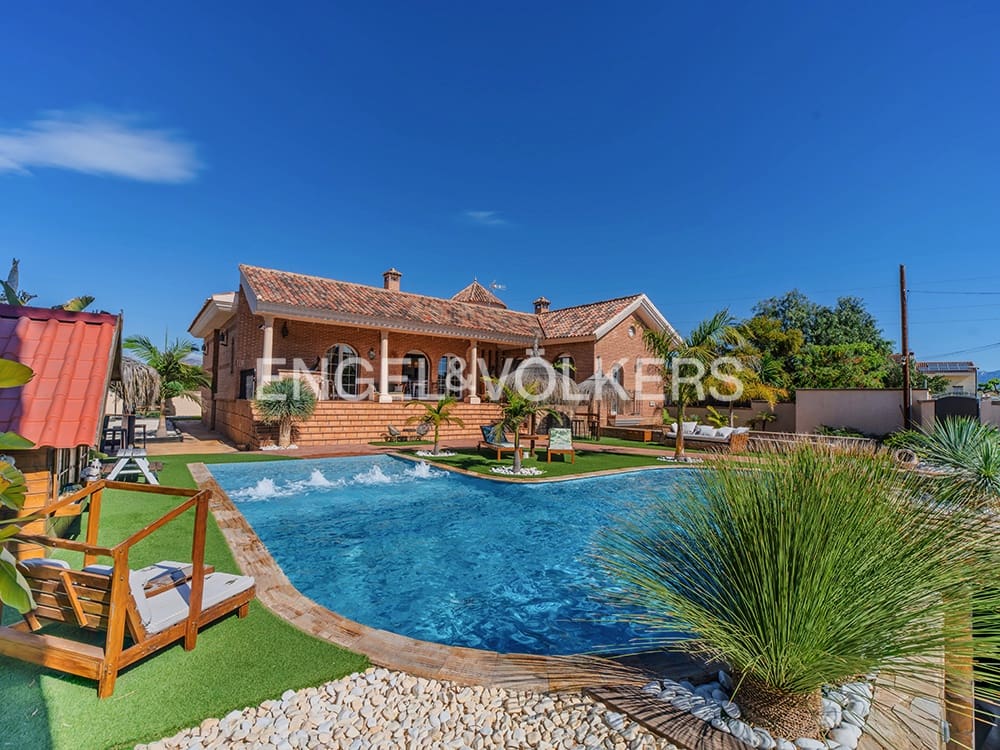 4 bedroom Villa for sale in San Vicente / Sant Vicent del Raspeig with pool garage - € 1,065,000 (Ref: 9777214)