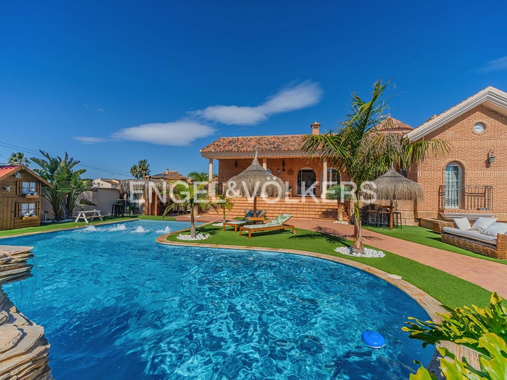 4 bedroom Villa for sale in San Vicente / Sant Vicent del Raspeig with pool garage - € 1,065,000 (Ref: 9777214)