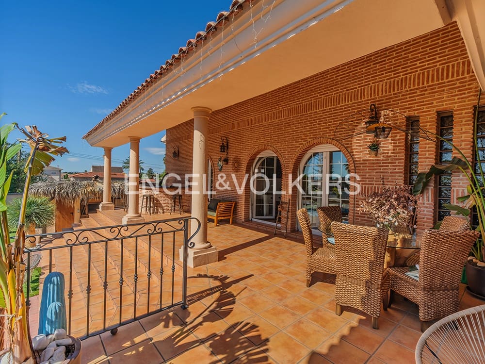 4 bedroom Villa for sale in San Vicente / Sant Vicent del Raspeig with pool garage - € 1,065,000 (Ref: 9777214)