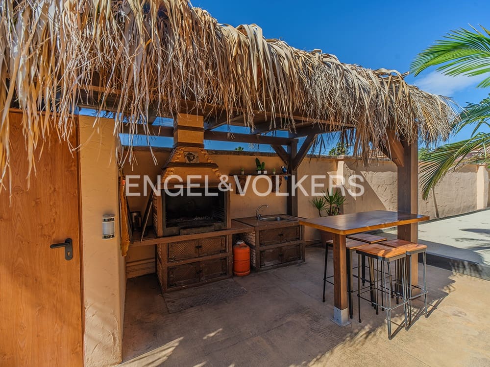 4 bedroom Villa for sale in San Vicente / Sant Vicent del Raspeig with pool garage - € 1,065,000 (Ref: 9777214)