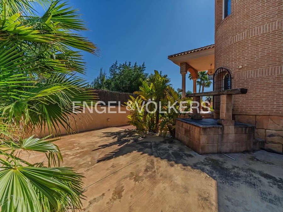 4 bedroom Villa for sale in San Vicente / Sant Vicent del Raspeig with pool garage - € 1,065,000 (Ref: 9777214)