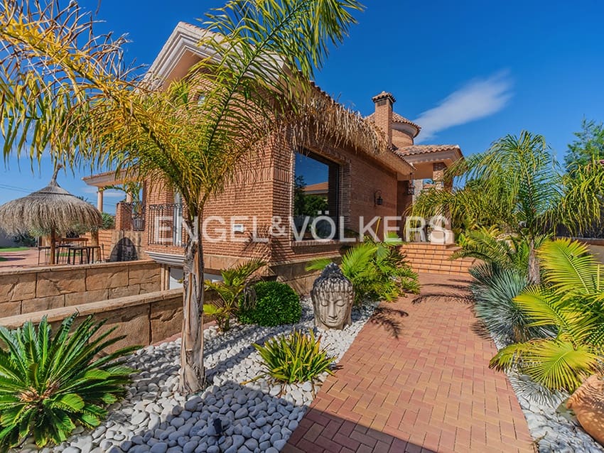 4 bedroom Villa for sale in San Vicente / Sant Vicent del Raspeig with pool garage - € 1,065,000 (Ref: 9777214)