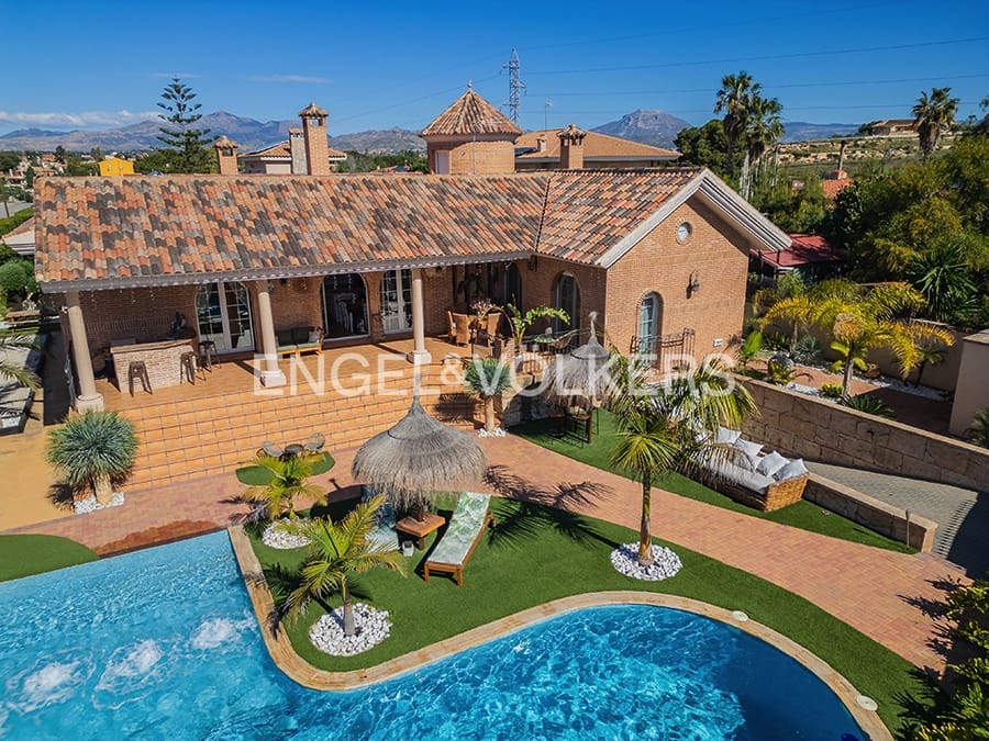 4 bedroom Villa for sale in San Vicente / Sant Vicent del Raspeig with pool garage - € 1,065,000 (Ref: 9777214)