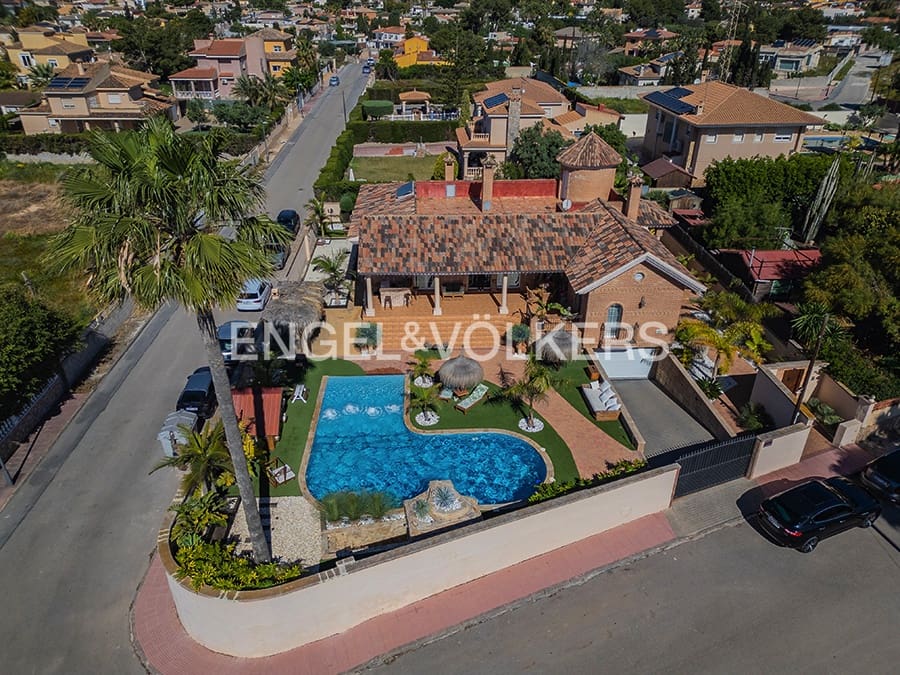 4 bedroom Villa for sale in San Vicente / Sant Vicent del Raspeig with pool garage - € 1,065,000 (Ref: 9777214)