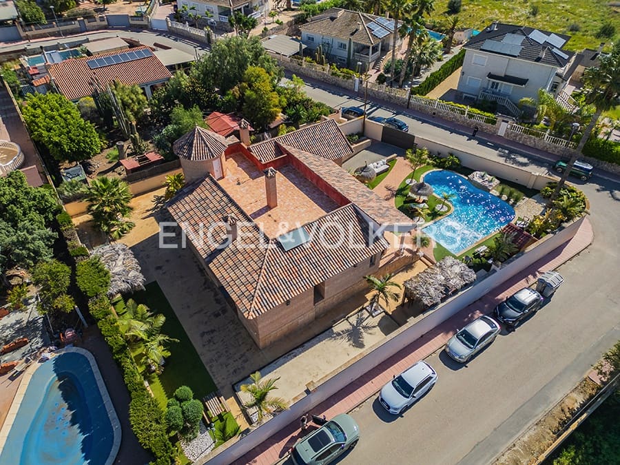 4 bedroom Villa for sale in San Vicente / Sant Vicent del Raspeig with pool garage - € 1,065,000 (Ref: 9777214)