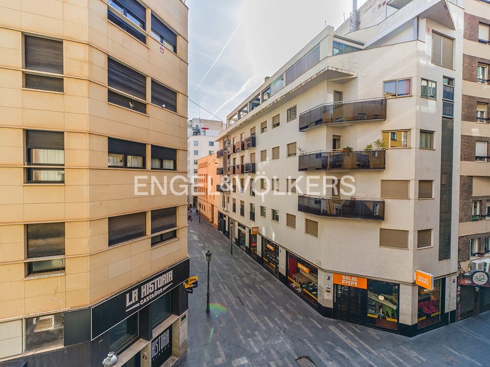 Penthouse for sale in Alicante / Alacant city - € 255,000 (Ref: 9803707)