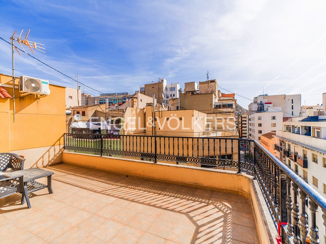 Penthouse for sale in Alicante / Alacant city - € 255,000 (Ref: 9803707)
