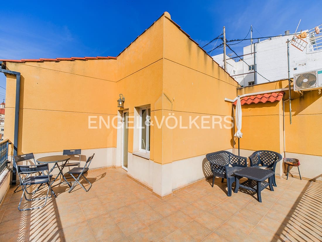 Penthouse for sale in Alicante / Alacant city - € 255,000 (Ref: 9803707)