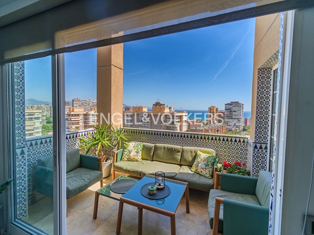 3 quarto Penthouse para venda em Playa de San Juan com piscina garagem - 649 000 € (Ref: 9810454)