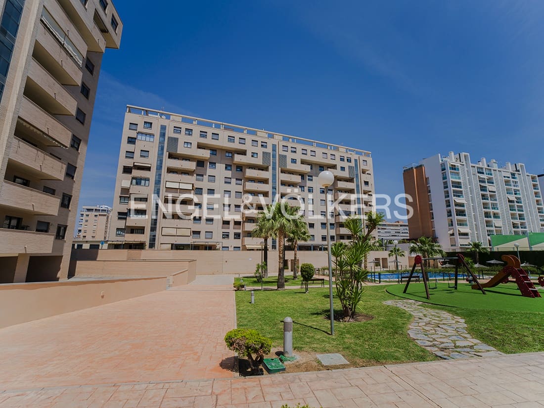 4 sovrum Takvåning till salu i Playa de San Juan med pool - 690 000 € (Ref: 9821179)
