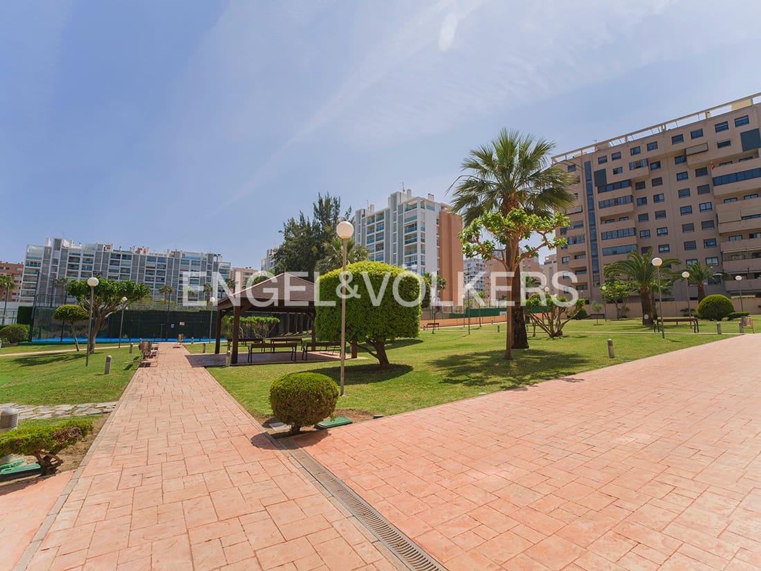 4 sovrum Takvåning till salu i Playa de San Juan med pool - 690 000 € (Ref: 9821179)