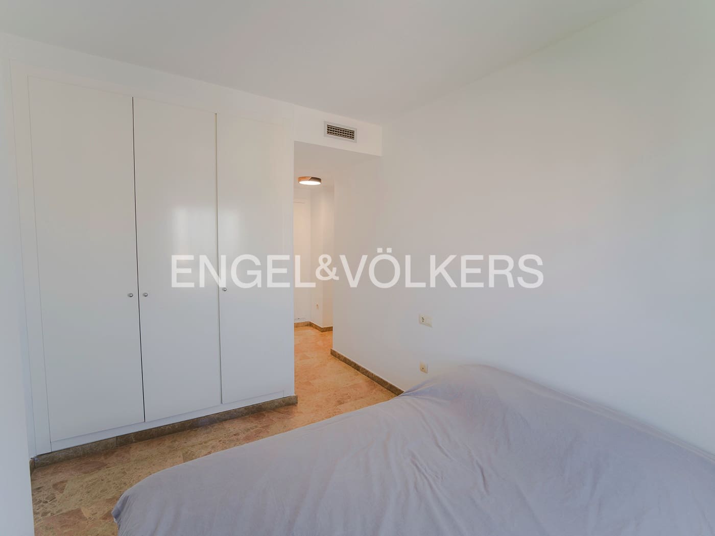 4 sovrum Takvåning till salu i Playa de San Juan med pool - 690 000 € (Ref: 9821179)