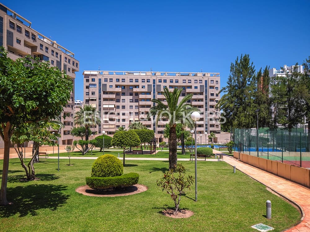 4 bedroom Penthouse for sale in Playa de San Juan with pool - € 637,000 (Ref: 9821179)