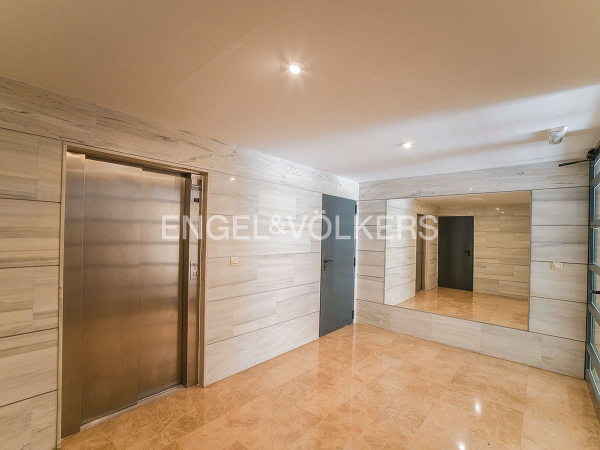 4 bedroom Penthouse for sale in Playa de San Juan with pool - € 637,000 (Ref: 9821179)