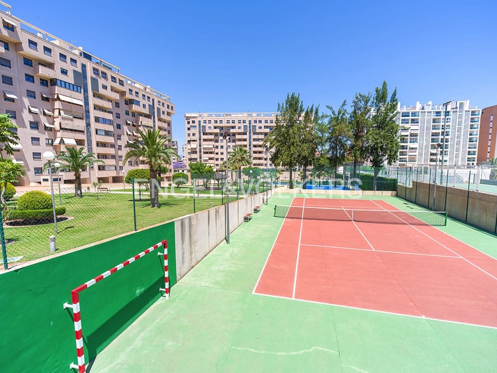 4 bedroom Penthouse for sale in Playa de San Juan with pool - € 637,000 (Ref: 9821179)