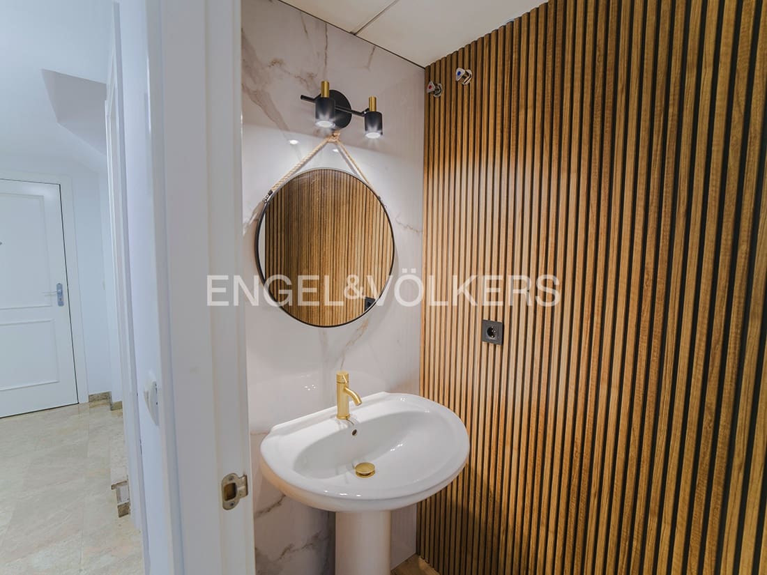 4 bedroom Penthouse for sale in Playa de San Juan with pool - € 637,000 (Ref: 9821179)