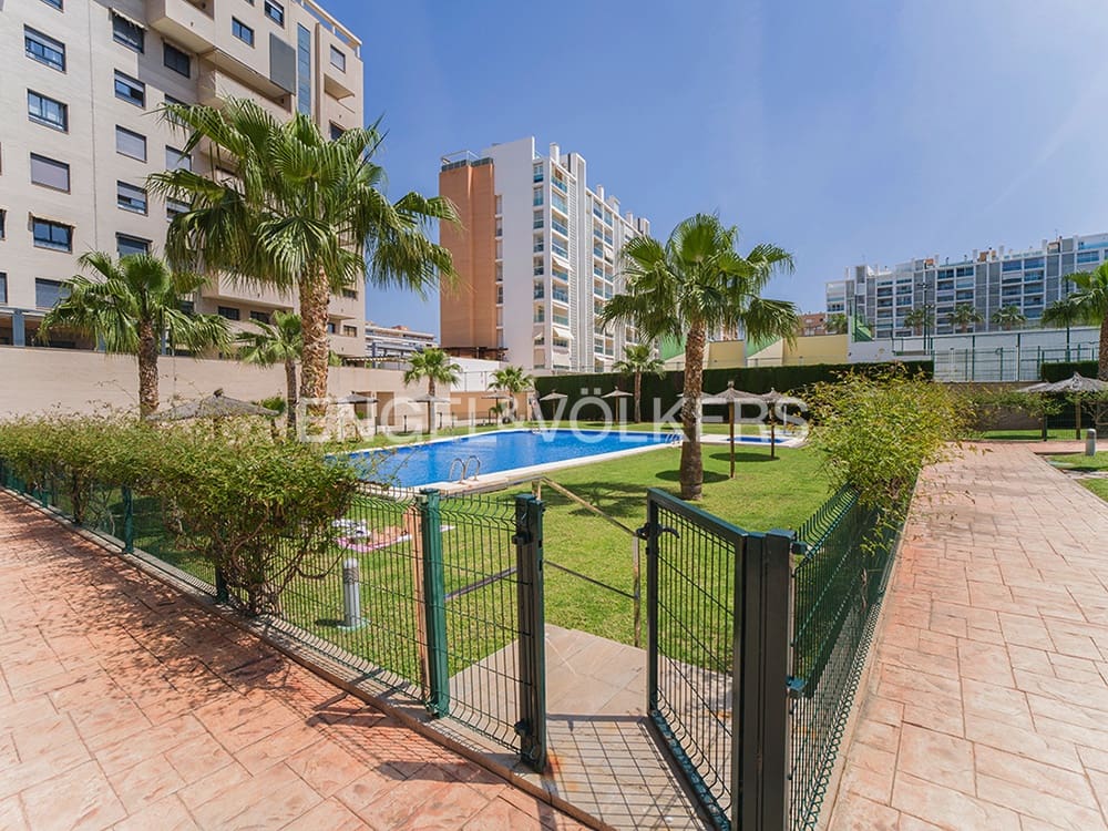 4 bedroom Penthouse for sale in Playa de San Juan with pool - € 637,000 (Ref: 9821179)