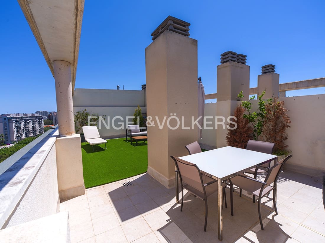 4 bedroom Penthouse for sale in Playa de San Juan with pool - € 637,000 (Ref: 9821179)