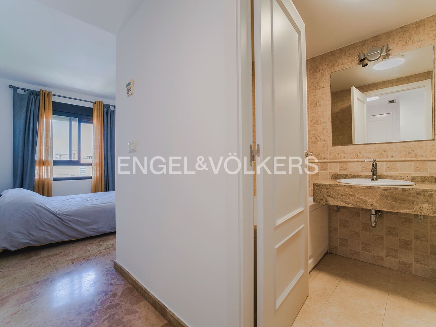4 bedroom Penthouse for sale in Playa de San Juan with pool - € 637,000 (Ref: 9821179)