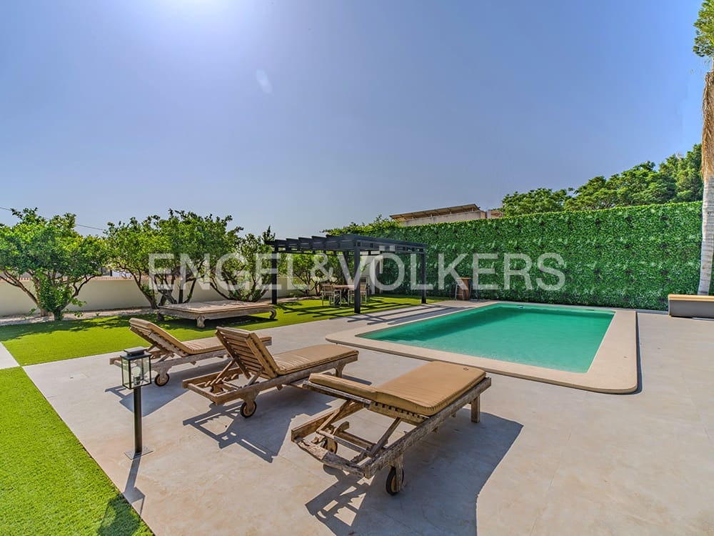 5 bedroom Villa for sale in Elche / Elx with pool garage - € 995,000 (Ref: 9827469)