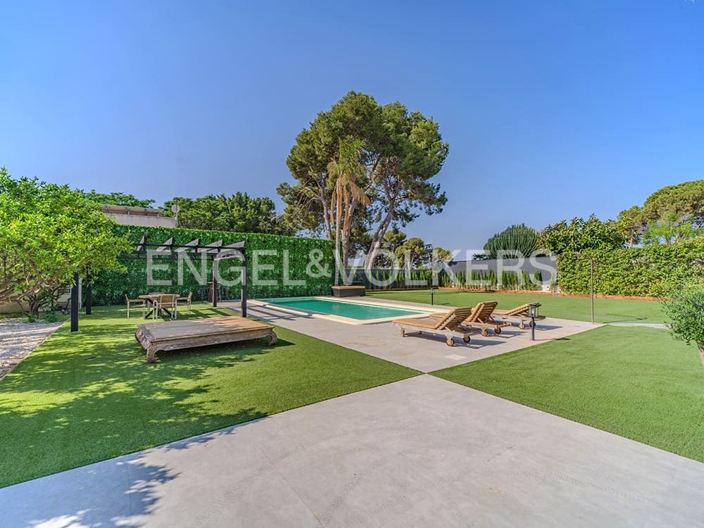 5 bedroom Villa for sale in Elche / Elx with pool garage - € 995,000 (Ref: 9827469)