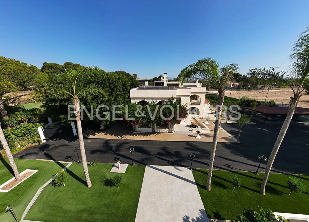 5 bedroom Villa for sale in Elche / Elx with pool garage - € 995,000 (Ref: 9827469)