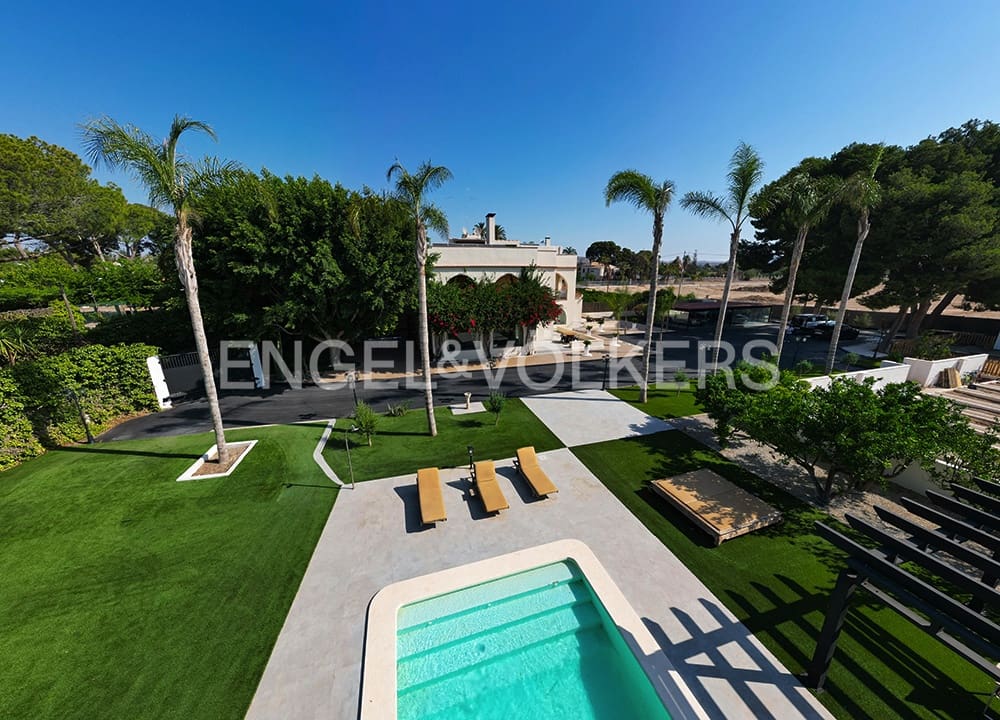 5 bedroom Villa for sale in Elche / Elx with pool garage - € 995,000 (Ref: 9827469)