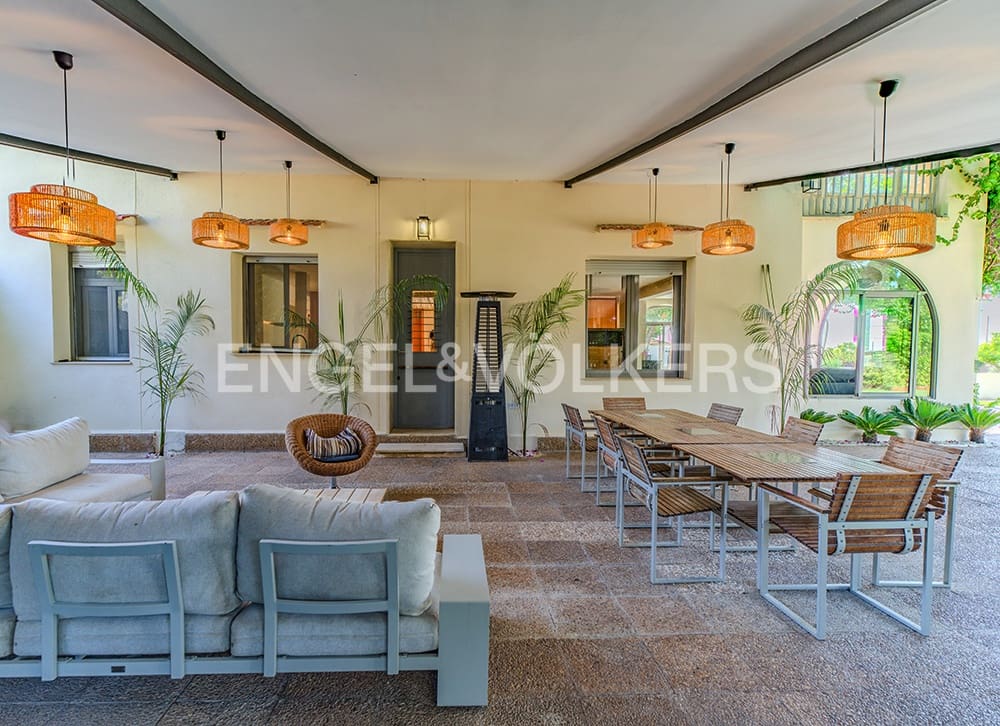 5 bedroom Villa for sale in Elche / Elx with pool garage - € 995,000 (Ref: 9827469)
