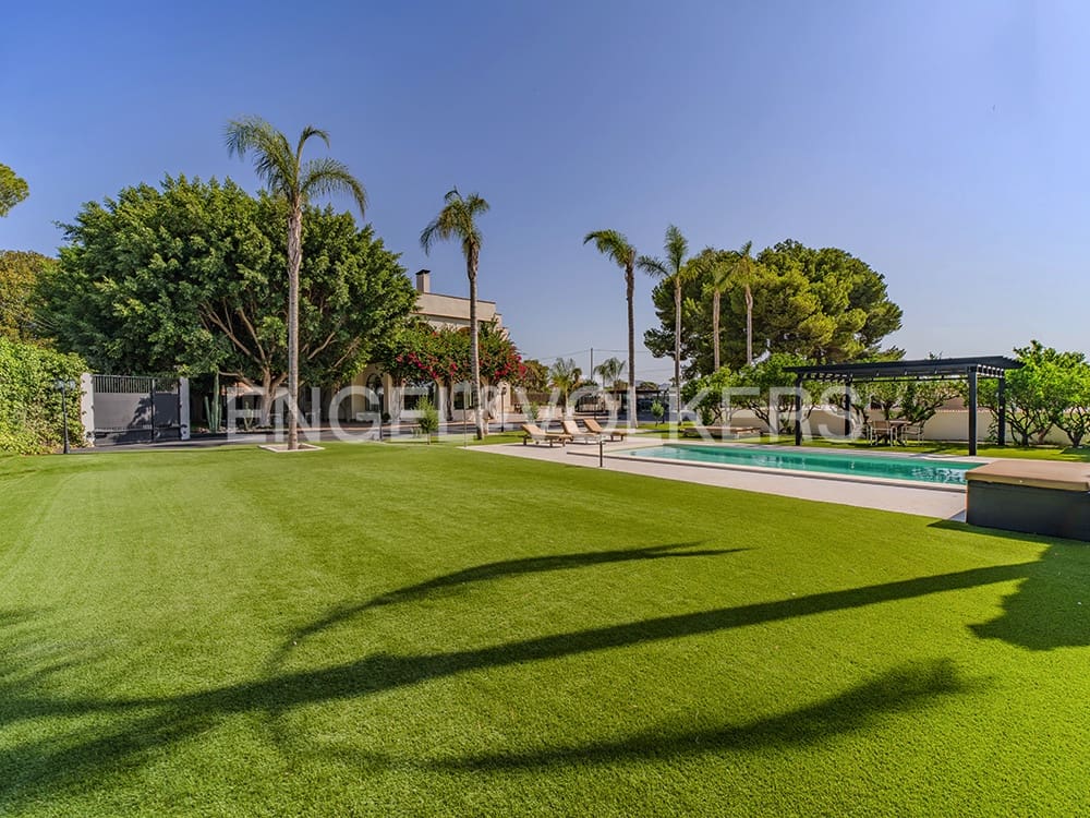 5 bedroom Villa for sale in Elche / Elx with pool garage - € 995,000 (Ref: 9827469)