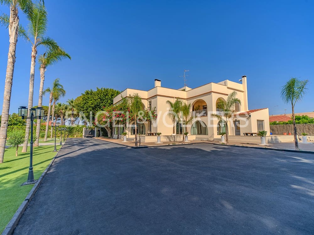 5 bedroom Villa for sale in Elche / Elx with pool garage - € 995,000 (Ref: 9827469)