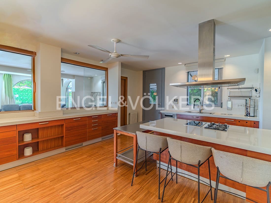 5 bedroom Villa for sale in Elche / Elx with pool garage - € 995,000 (Ref: 9827469)