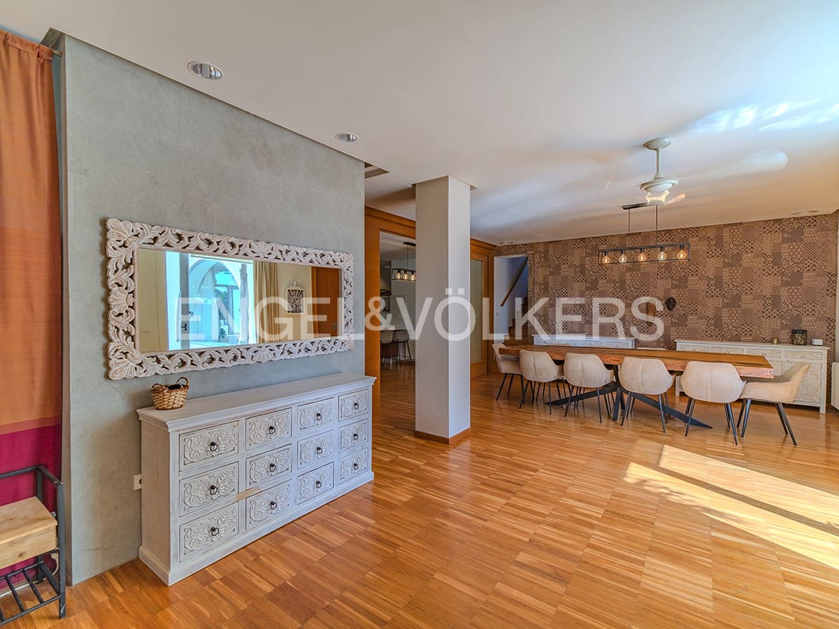 5 bedroom Villa for sale in Elche / Elx with pool garage - € 995,000 (Ref: 9827469)