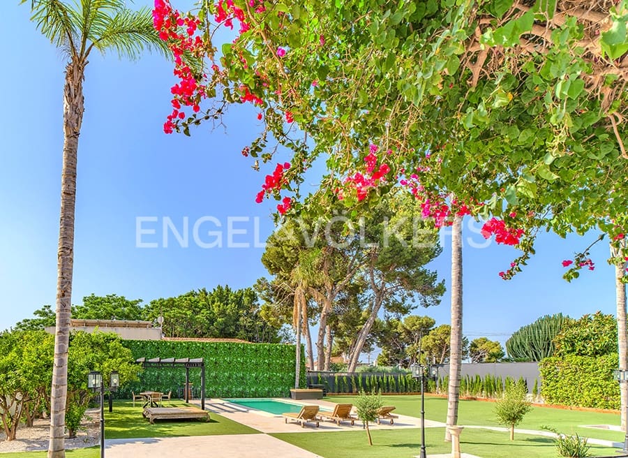 5 bedroom Villa for sale in Elche / Elx with pool garage - € 995,000 (Ref: 9827469)