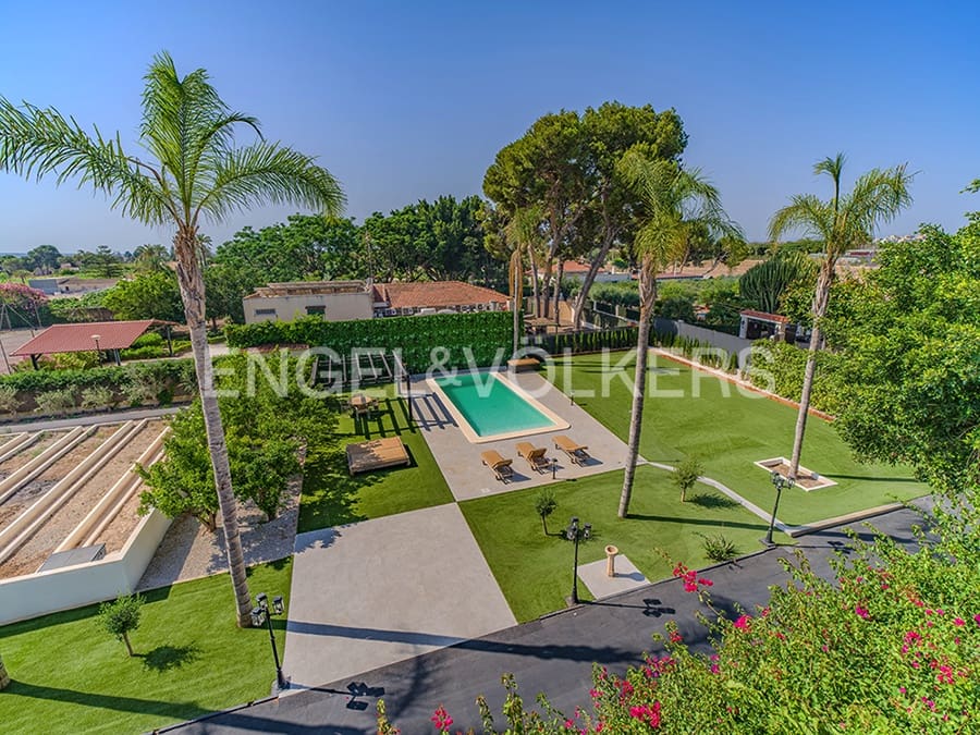 5 bedroom Villa for sale in Elche / Elx with pool garage - € 995,000 (Ref: 9827469)
