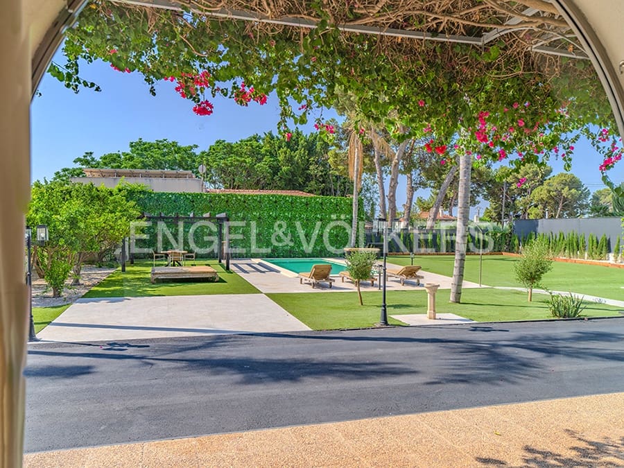 5 bedroom Villa for sale in Elche / Elx with pool garage - € 995,000 (Ref: 9827469)