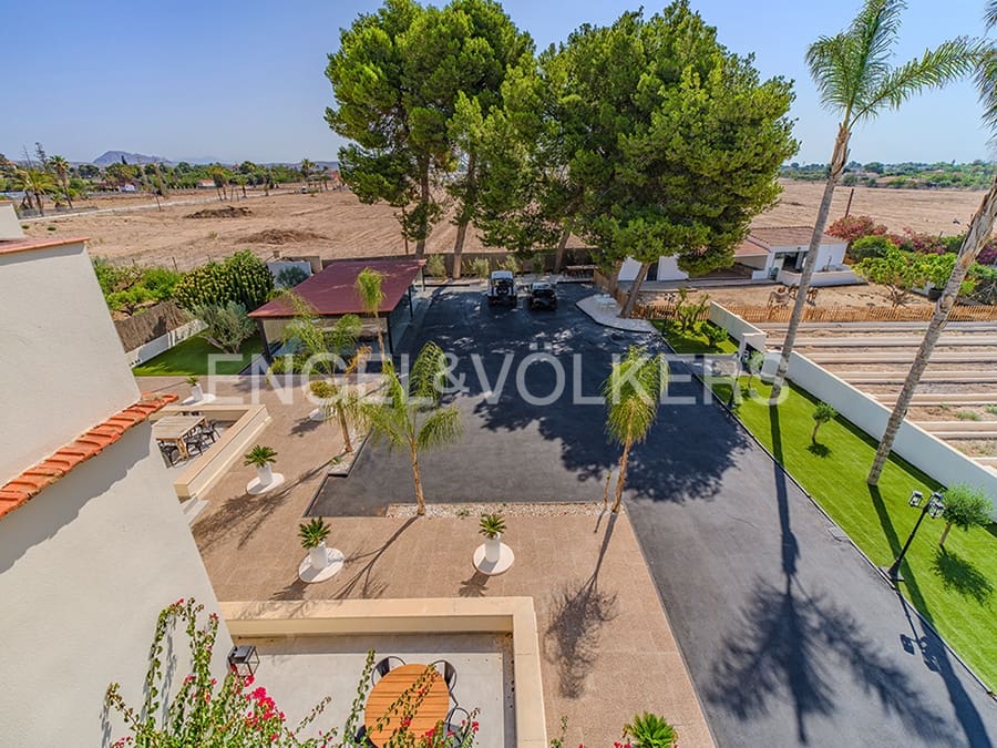 5 bedroom Villa for sale in Elche / Elx with pool garage - € 995,000 (Ref: 9827469)