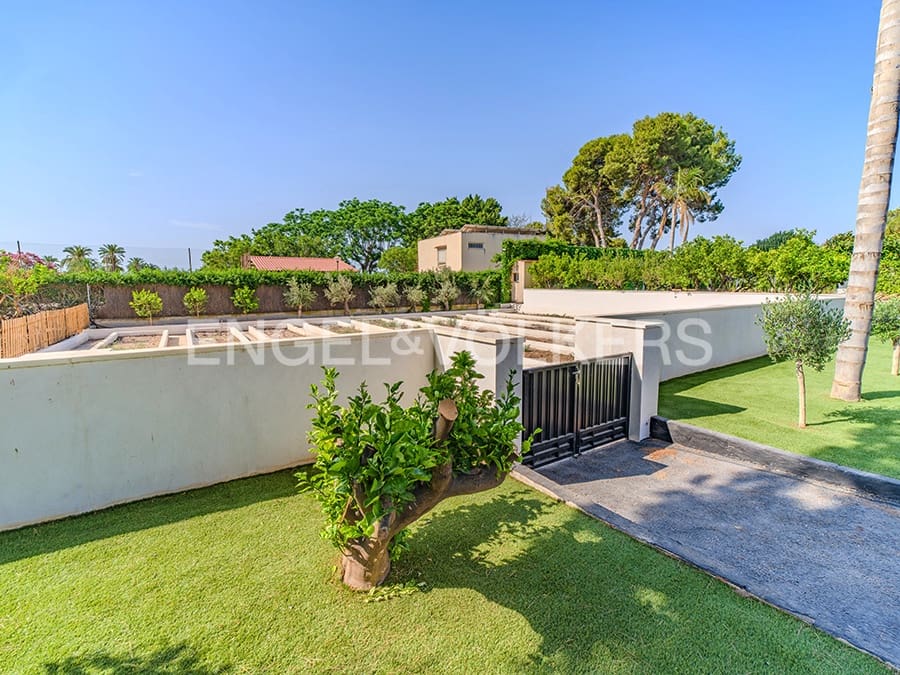 5 bedroom Villa for sale in Elche / Elx with pool garage - € 995,000 (Ref: 9827469)