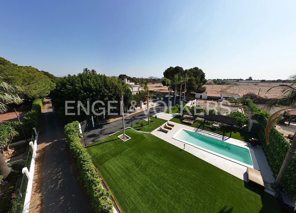 5 bedroom Villa for sale in Elche / Elx with pool garage - € 995,000 (Ref: 9827469)