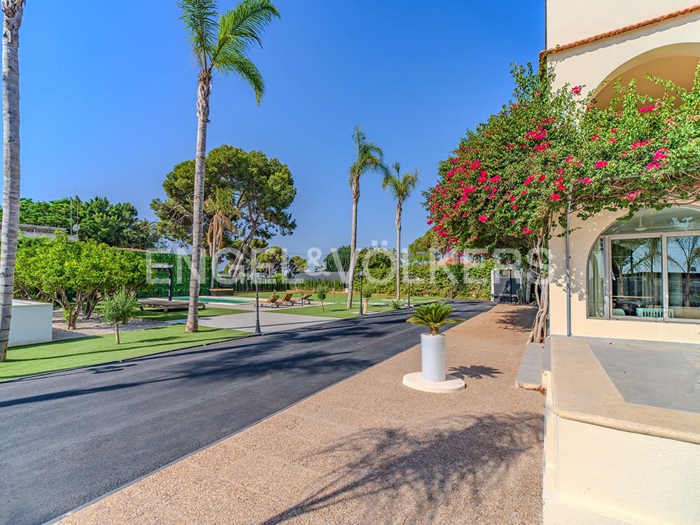 5 bedroom Villa for sale in Elche / Elx with pool garage - € 995,000 (Ref: 9827469)
