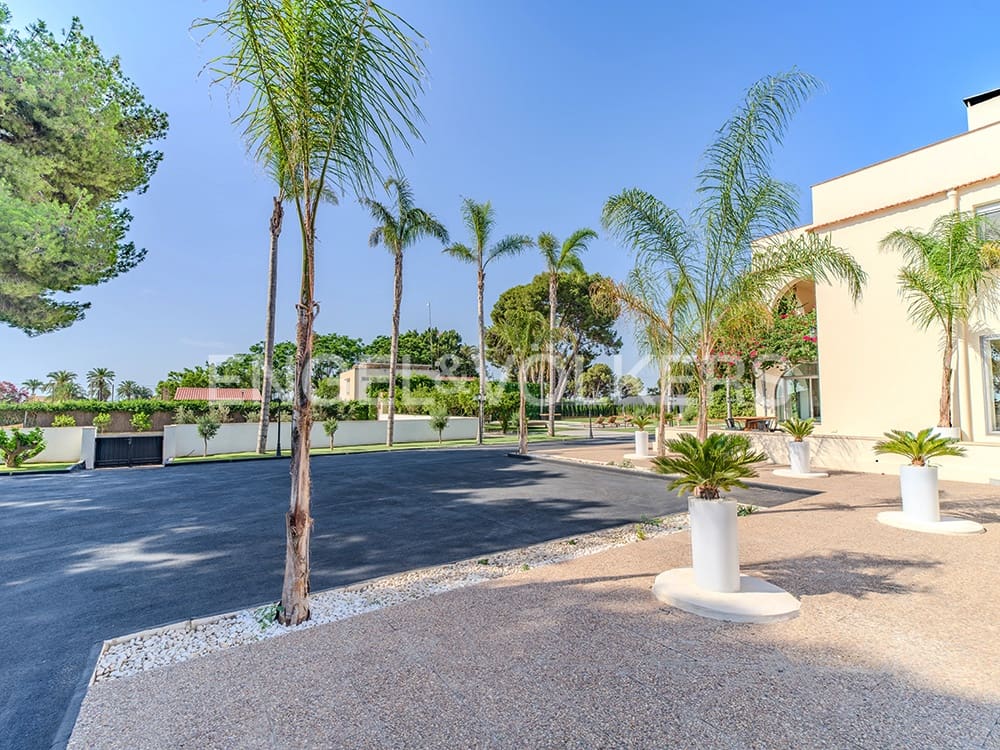 5 bedroom Villa for sale in Elche / Elx with pool garage - € 995,000 (Ref: 9827469)