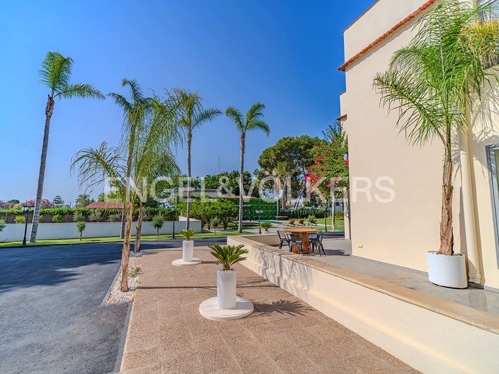 5 bedroom Villa for sale in Elche / Elx with pool garage - € 995,000 (Ref: 9827469)