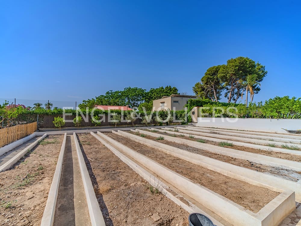 5 bedroom Villa for sale in Elche / Elx with pool garage - € 995,000 (Ref: 9827469)