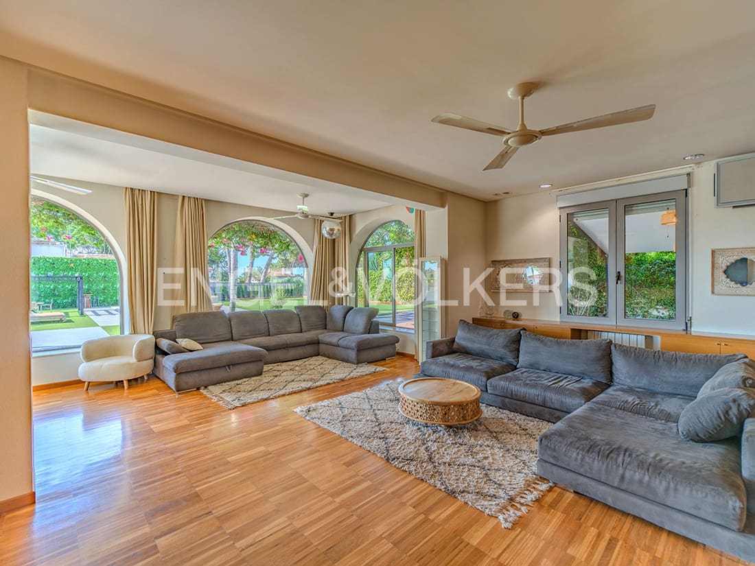 5 bedroom Villa for sale in Elche / Elx with pool garage - € 995,000 (Ref: 9827469)